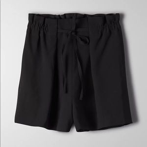 NWOT! Aritzia Babaton High-waisted paperbag shorts, black, large